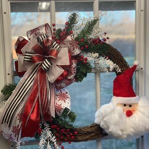 Santa 🎅🏼 Claus grapevine wreath